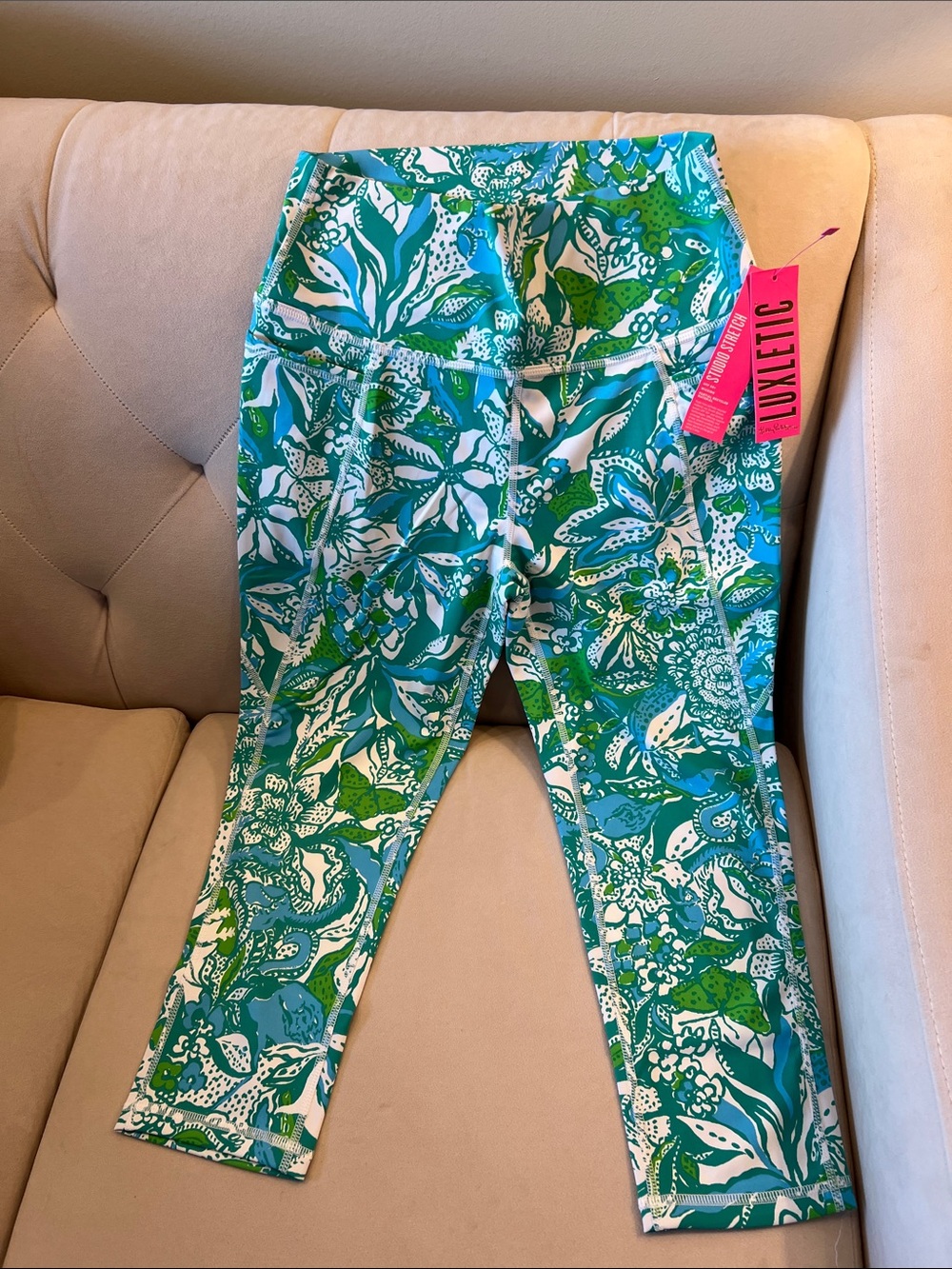 NWT Lilly Pulitzer “Studio Stretch” UPF 50+ Green & White Floral Leggings